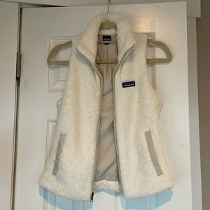 Size xs Women’s Patagonia fluzzy vest